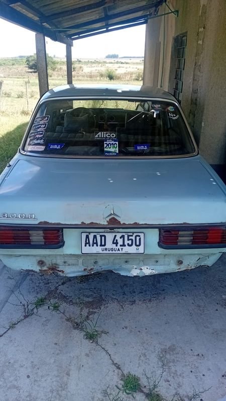 Vehículo Mercedes Benz 300D en mal estado - imagen 2