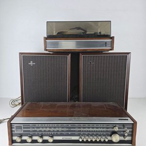 Equipo de Audio Philips: Radio y Tocadiscos Vintage con Parlantes - imagen 2