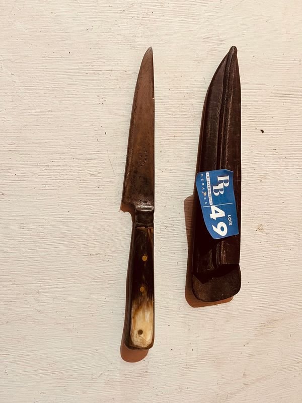 Cuchillo de Acero Fundido con Vaina - imagen 2