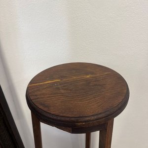 Pedestal de Roble Estilo Clásico - imagen 2