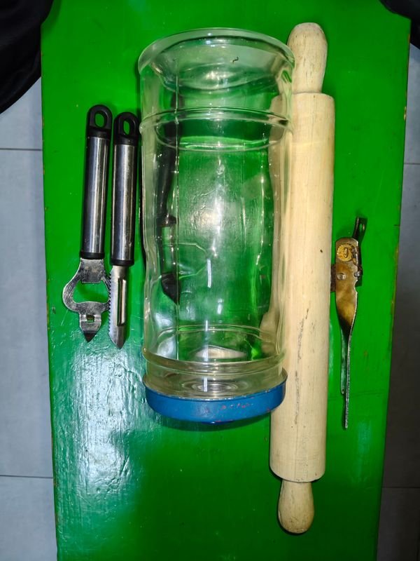 Frasco de Vidrio con Tapa, Palote, Destapador, Pela Papas y Utensilios de Cocina