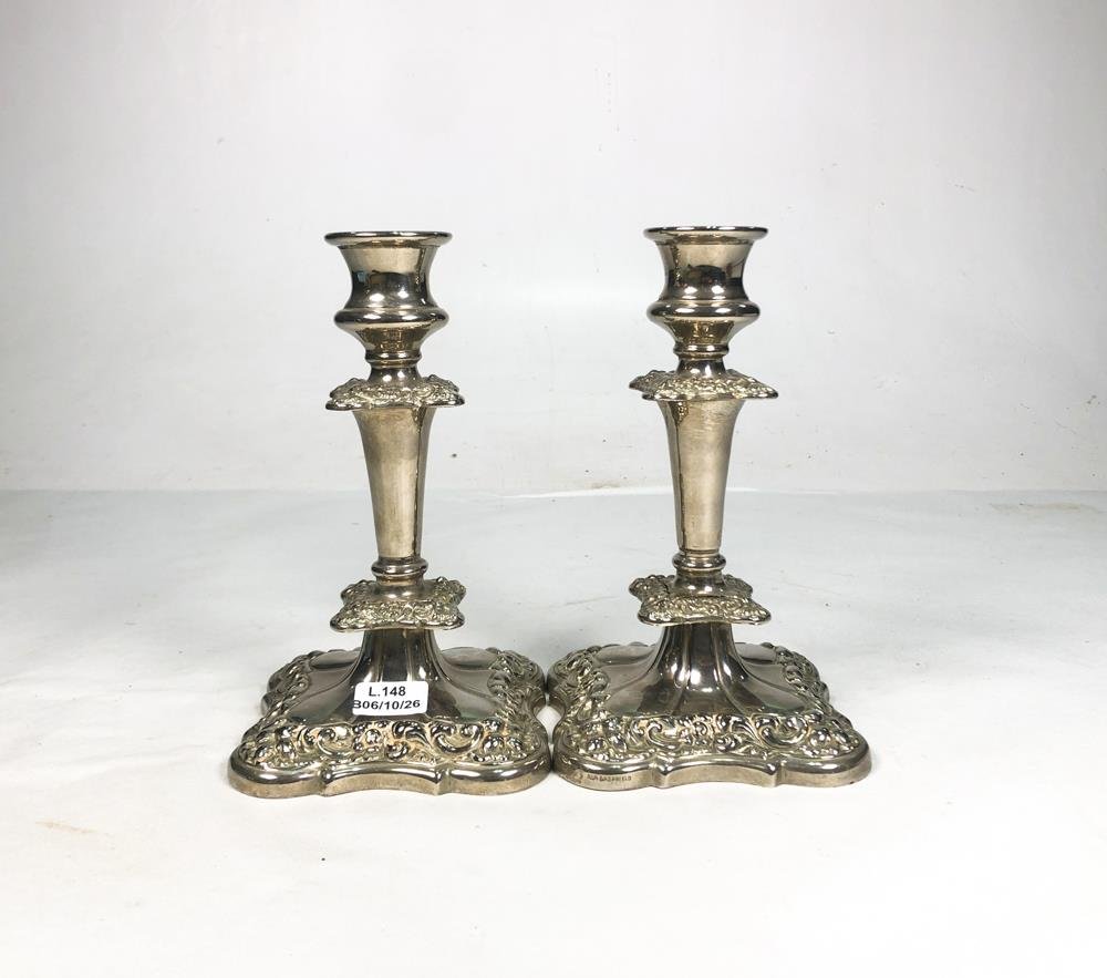 Par de Candeleros Vintage de Metal Plateado