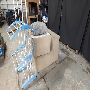 Lote anterior: Lote de 4 Artículos Varios: Tendedero, Sillones y Alfombra