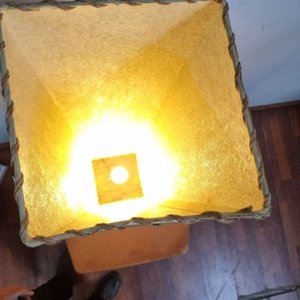 Lámpara de Pie Rectangular Beige con Base Oscura - imagen 4
