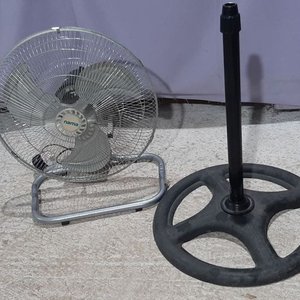 Lote siguiente: Ventilador de Pie y Mesa Negro Marca Nama