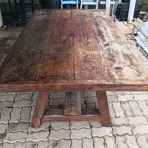 Mesa de Barbacoa Estilo Rustico de Madera Maciza - De Gran Porte con Patas Robustas Dispuestas en Ángulo y Un Travesao de Tirante  - Medidas 209 cm x 131 cm x 83 cm Alto - imagen 5