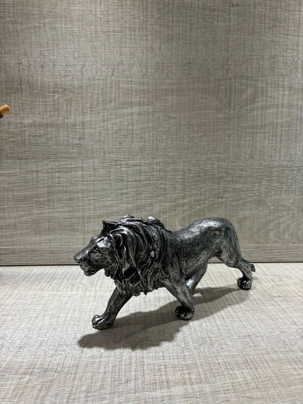 Escultura de león en metal - imagen 2