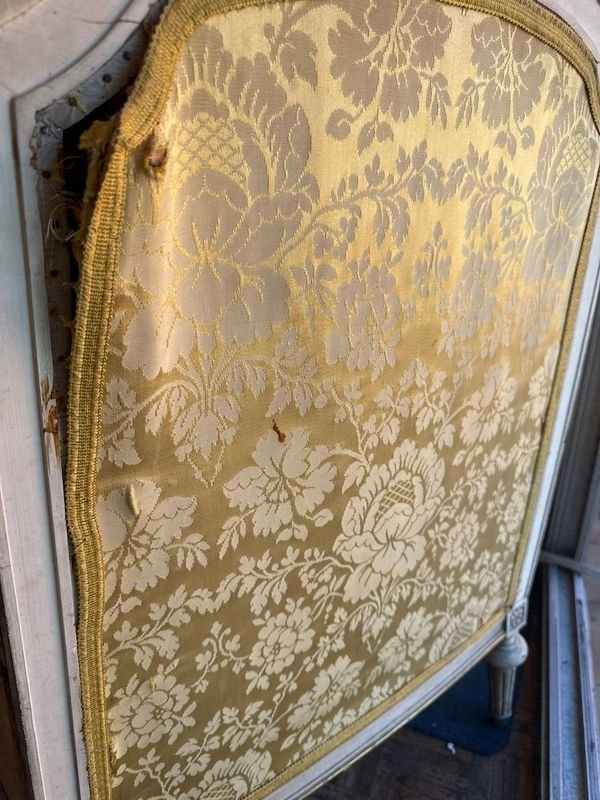 Sillones franceses de un cuerpo con detalles en el tapizado - imagen 15