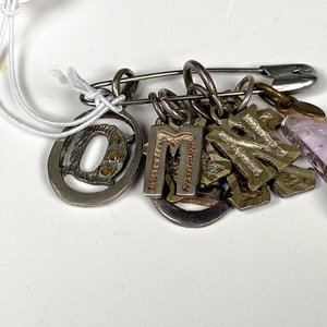 Lote de Siete Dijes de Plata con Piedra Morada - imagen 4