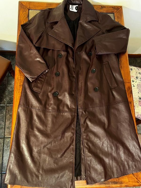 Tapado de cuerina Estilo Gabardina Bordo Talle M