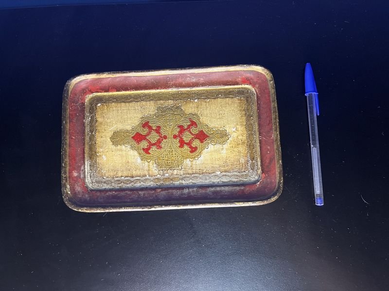 Porta llaves de madera con diseño ornamentado - imagen 2