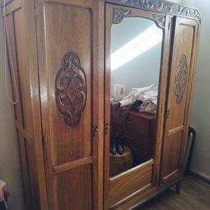 Lote anterior: Antiguo ropero con espejo