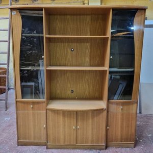 Lote siguiente: Mueble Modular Living MDP con Vitrinas Cristal Ahumado y Estantería Duratex Brasil