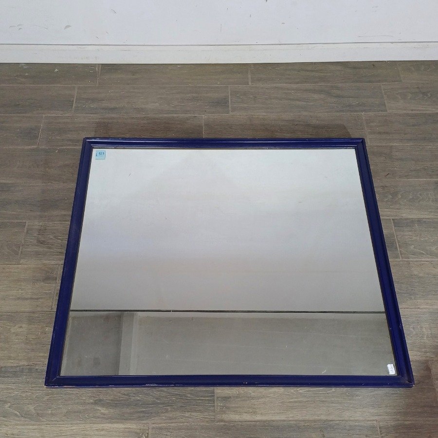 Lote anterior: Espejo con marco en madera maciza, patinado de azul