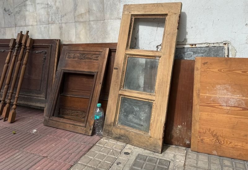 Lote de puertas y estantes de madera - imagen 6