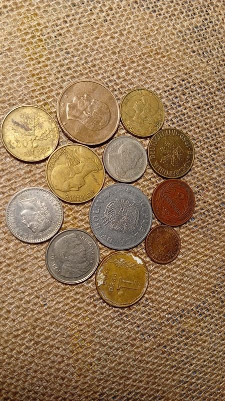 Lote de 12 monedas antiguas y modernas