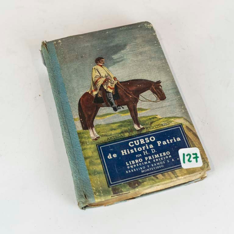 Lote anterior: Libro de Historia Patria para Estudio