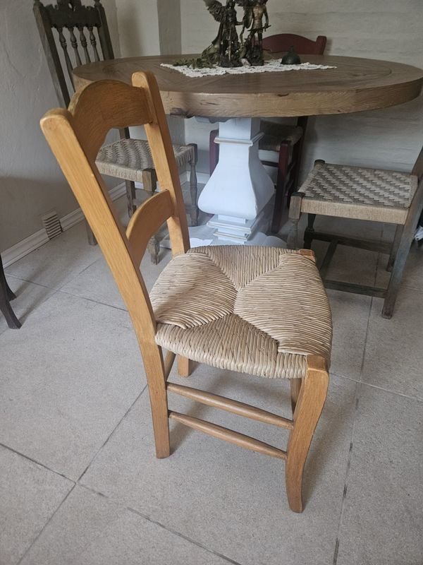 Mueble de comedor con sillas - imagen 2