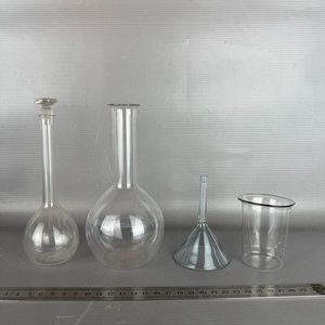 Conjunto de Cristalería de Laboratorio: 2 Matraces, Embudo y Vaso - imagen 1
