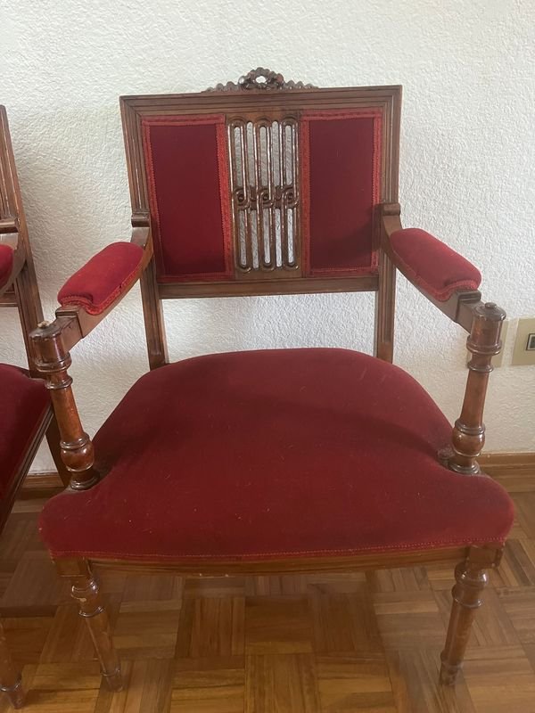 Pareja de sillas estilo renacentista - imagen 4