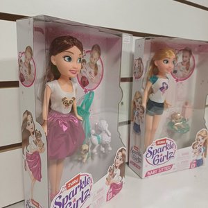 Set de Muñeca Sparkle Girlz Niñera o Paseadora de Perros con Accesorios - imagen 4