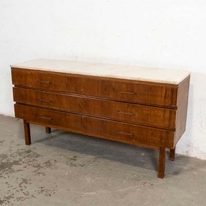 Lote siguiente: Cómoda Americana con Tapa de Mármol y Seis Cajones