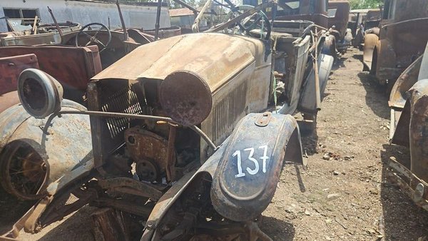 Camioneta Antigua "Rugby" para Restaurar - imagen 1