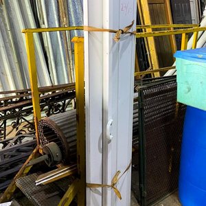 Lote siguiente: Puerta Plegable de PVC Blanca Usada con Detalle