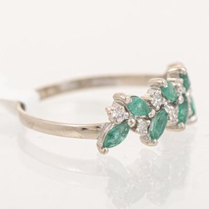Anillo Medio Sin Fin Oro 18k con Brillantes y Esmeraldas Talla 18.5 mm - imagen 2