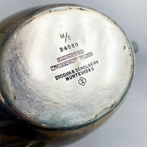 Lote de 6 piezas de metal plateado: centro de mesa, salsera, colador de té y más - imagen 6