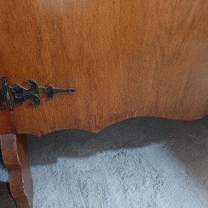 Mesa Auxiliar Antigua de Madera Maciza con Cajones y Puertas - imagen 2