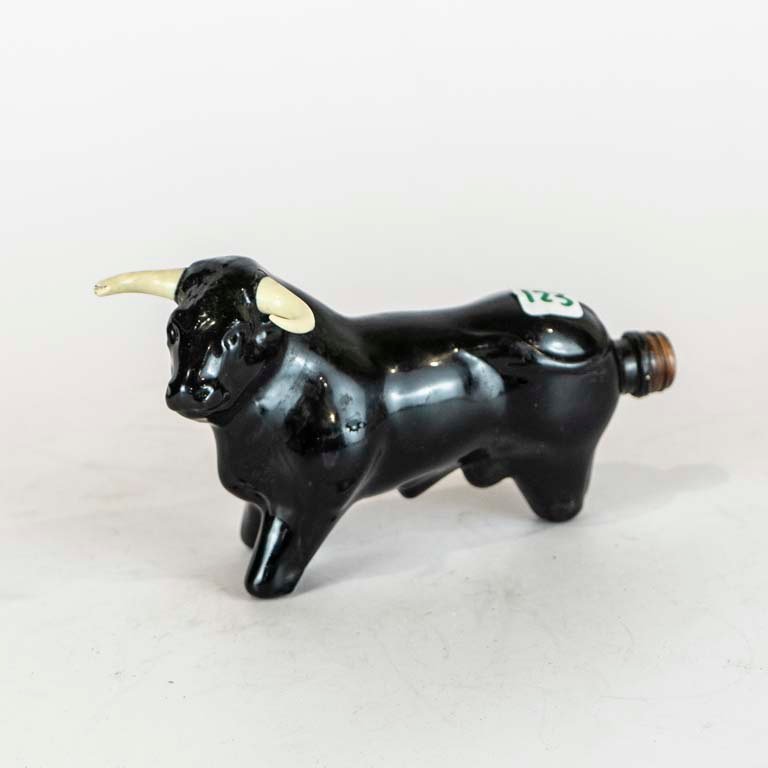 Lote siguiente: Botella de vidrio figura de toro restaurada
