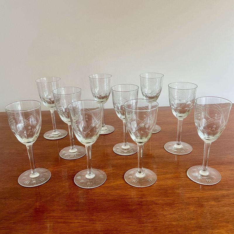 10 Copas de Vino o Agua Antiguas Talladas con Diseño Geométrico