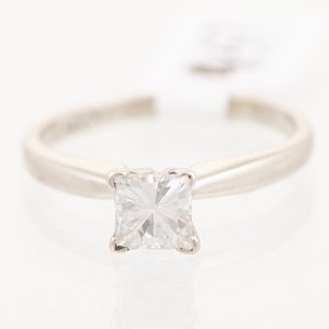 Lote siguiente: Anillo de Oro 14k con Circonia Princesa