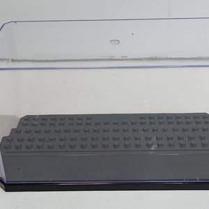 Caja Exhibidora Acrílico Transparente con Base Negra para Modelos - imagen 2