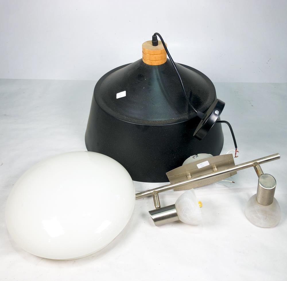 Lote de 3 Piezas de Iluminación: Colgante Negro, Aplique Doble y Plafón