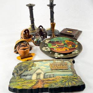 Lote siguiente: Lote de Lámparas, Platos Decorativos y Cuadros