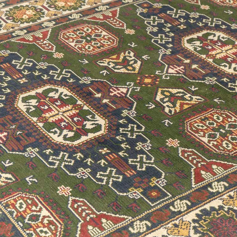 Alfombra acrílica con fondo verde para decorar - imagen 3
