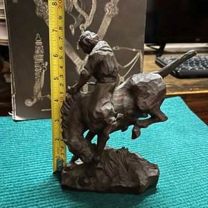 Lote anterior: Escultura de Madera de Gaucho a Caballo Firmada