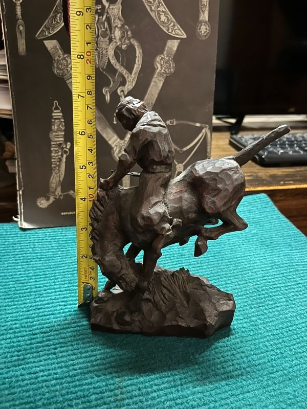 Escultura de Madera de Gaucho a Caballo Firmada