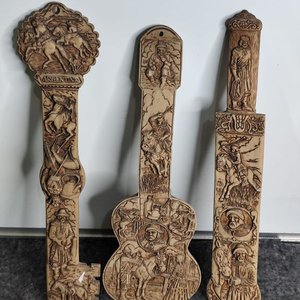 Lote anterior: Lote de 3 Piezas Decorativas en Pasta: Llave, Guitarra y Cuchillo Gaucho