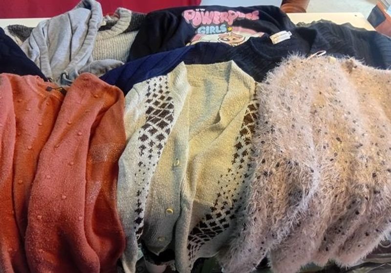 Lote de pretemporada con buzos y sacos en hilo, lana y polar - imagen 4