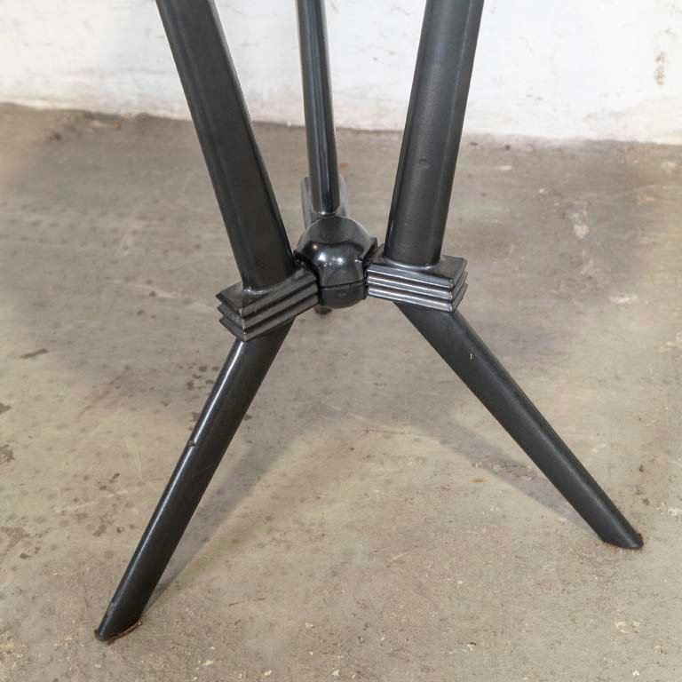 Mesa de jardín de metal con tapa circular de vidrio - imagen 2