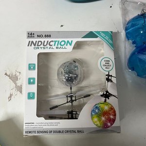 Pack de 4 Juguetes Infantiles: Mochila Monstruo, Bingo, Abeja Voladora y Bola de Cristal - imagen 5