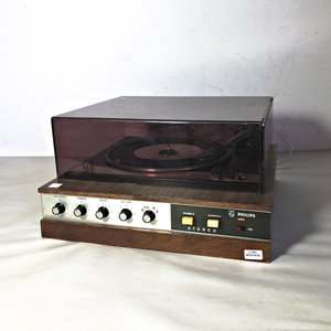 Lote siguiente: Equipo de Audio Philips con Tocadiscos Vintage