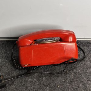 Teléfono Antiguo Rojo con Disco Numérico - imagen 6