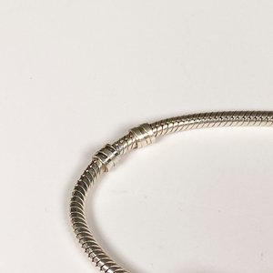 Pulsera de Plata Estilo Serpentina con Cierre Cuadrado - imagen 4