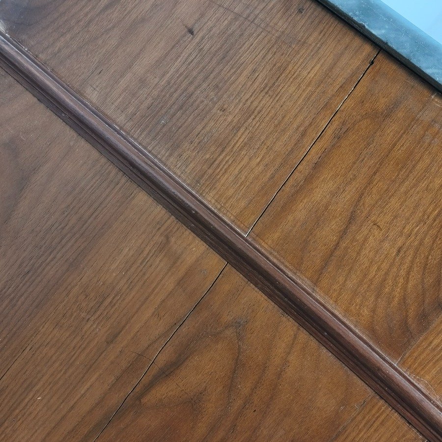 Muebles de Madera con Tapas de Mármol y Decoración Orfebre - imagen 4