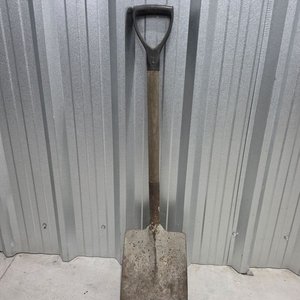 Lote de Herramientas de Jardín y Trabajo: Palas, Serrucho, Guadaña y Rastrillo - imagen 13
