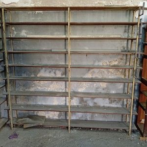Lote siguiente: Estantería Metálica Industrial con 9 Estantes y Ángulos Suplementarios